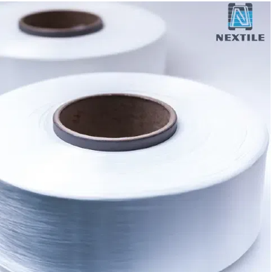 A versatilidade do poliéster: do vestuário do dia a dia às aplicações industriais